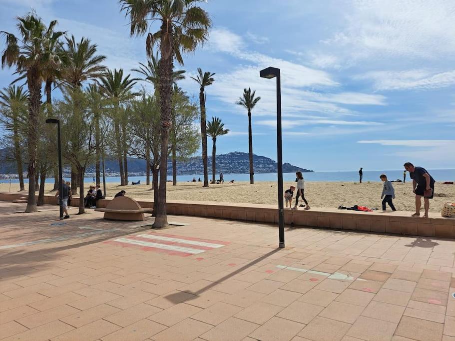 Holiday Center Apartamento Vistas Mar, Acceso Directo Playa Y Piscina Roses Bagian luar foto